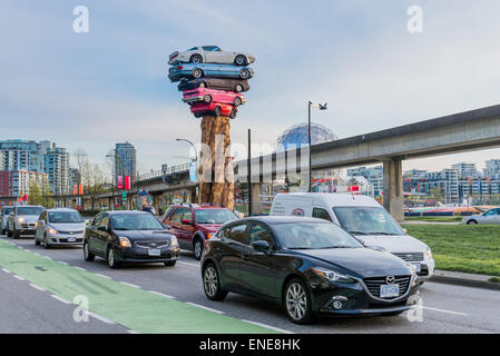 Installation d'art public appelé Trans Am Totem par artiste Marcus Bowcott, Vancouver, Colombie-Britannique, Canada. Banque D'Images