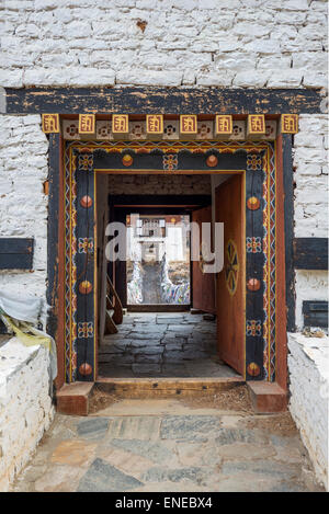 Pont de fer traditionnel à Tamchhog Lhakhang sur route de Paro à Thimphu, Bhoutan, Asie Banque D'Images