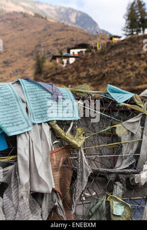 Pont de fer traditionnel à Tamchhog Lhakhang sur route de Paro à Thimphu, Bhoutan, Asie Banque D'Images