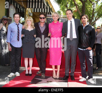 Kaley Cuoco reçoit le 2,532ème étoile sur le Hollywood Walk of Fame avec : Simon Helberg,,Johnny Galecki Rausch Melissa,Kaley Cuoco,Jim Parsons Kunal Nayyar,où : Los Angeles, California, United States Quand : 29 Oct 2014 Banque D'Images