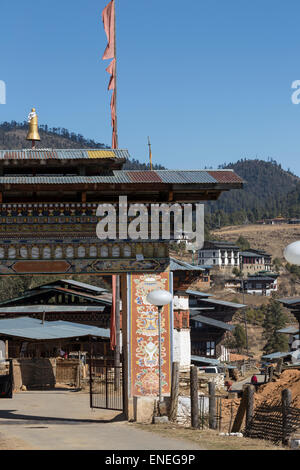 Entrée principale du monastère Gangtey, Phobjikja Valley, dans l'ouest du Bhoutan, Asie Banque D'Images