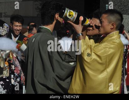 Ofuna, Japon : les jeunes se saouler au cours des 20 ans de cérémonie Banque D'Images