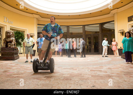 Paul Blart : Mall Cop 2 est un film de comédie d'action américain de 2015 réalisé par Andy Fickman et écrit par Kevin James et Nick Bakay. C'est la suite du film 2009 Paul Blart : Mall Cop. Cette photo est pour un usage éditorial uniquement et est l'auteur de la société film et/ou le photographe attribué par le film ou la société de production et ne peut être reproduite que par des publications dans le cadre de la promotion du film ci-dessus. Un crédit obligatoire pour l'entreprise de film est nécessaire. Le photographe devrait également être portés lorsqu'il est connu. Banque D'Images