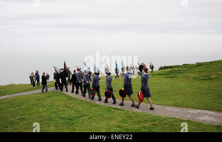 Beachy Head, Eastbourne, Sussex, UK. 4 mai, 2015. Les cadets arrivent pour la 3e édition du Bomber Command 'Mission accomplie' service commémoratif sur Beachy Head aujourd'hui le service commémore l'équipage 55 573 bombardiers en spéciales canadiennes qui ont perdu la vie dans la seconde guerre mondiale Photo : Simon Dack/Alamy Live News Banque D'Images