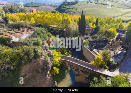 Ronda, Province de Malaga, Andalousie, Espagne du sud. Le Puente Arabe, également connu sous le nom de Puente de San Miguel. Arabes ou maures, pont Banque D'Images