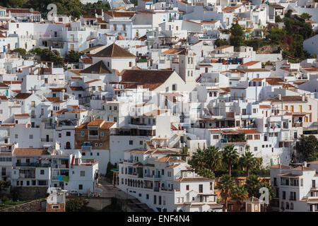 Frigiliana, Malaga, Andalousie, province d'Axarquia, sud de l'Espagne. Blanc, typique village de montagne. Banque D'Images