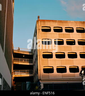 AJAXNETPHOTO. WORTHING, Angleterre. GRAFTON - plusieurs étages - STRUCTURE DE BÉTON DANS LA VILLE balnéaire. PHOTO:JONATHAN EASTLAND/AJAX REF:0022 9 Banque D'Images