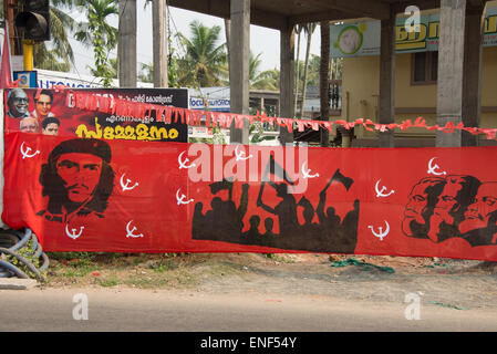 Bannières en bordure de route du CPIM ( Parti communiste de l'Inde ( Marxiste) lors d'une campagne électorale à Ernakulam, Kerala, Inde Banque D'Images