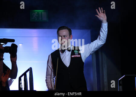 Sheffield, Royaume-Uni. 4 mai, 2015. La séance de clôture de la finale du Championnat du Monde avec Shaun Murphy balade dans le creuset © Michael Cullen/ZUMA/Alamy Fil Live News Banque D'Images