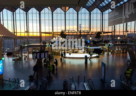 Sky City à l'Aéroport International de Stockholm Arlanda au coucher du soleil. Banque D'Images