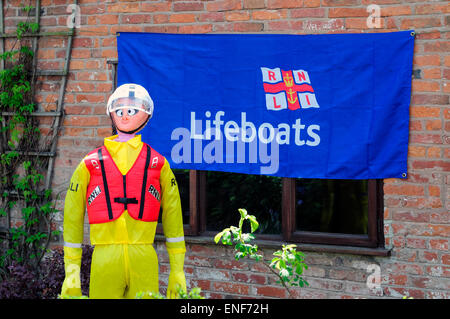 Farnsfield, Dorset, UK. 4 mai, 2015. Le village de Farnsfield a tenu son assemblée annuelle d'aujourd'hui festival d'épouvantails .Le bank holiday sunshine a attiré de nombreux visiteurs . Credit : IFIMAGE/Alamy Live News Banque D'Images