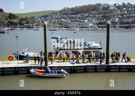 Dartmouth et passager Kingswear terminal de ferry sur la rivière Dart dans le Devon UK Banque D'Images