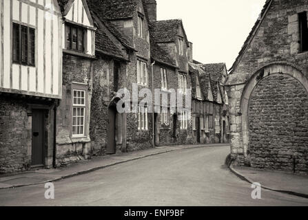 Le Wiltshire est un comté situé dans l'ouest de l'Angleterre et bénéficie d les anciens monuments de Stonehenge et Avebury. Banque D'Images