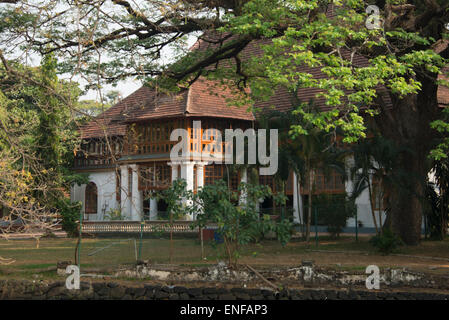 Bolgatty Palace, un hôtel de luxe situé sur l'île de Bolgatty, fait face au lac Vembanad à Cochin (Kochi), Kerala, Inde.La première Banque D'Images