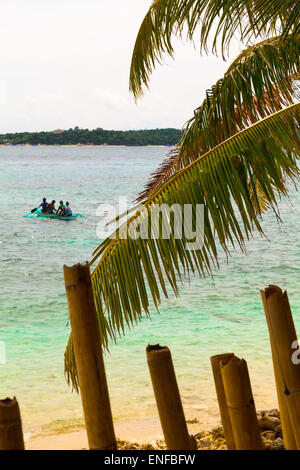 Sur la mer par des tiges de bambou, Philippines Boracay Island Banque D'Images