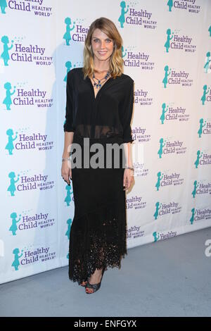 Sain sain de l'enfant maman du monde sur une mission 6th annual awards & gala à la London Hotel - Arrivées avec : Angela Lindvall Où : Los Angeles, California, United States Quand : 29 Oct 2014 Banque D'Images