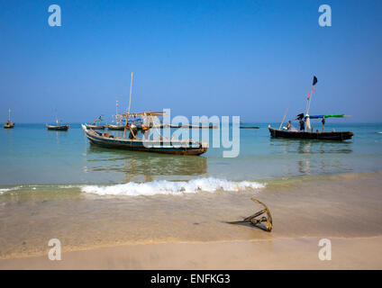 Des bateaux de pêche, Ngapali, Myanmar Banque D'Images