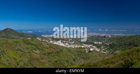 Gran Canaria, vue panoramique de la ville historique de Buenos Aires, sur les collines Arucas est visible sur la gauche, Las Palmas à droite Banque D'Images