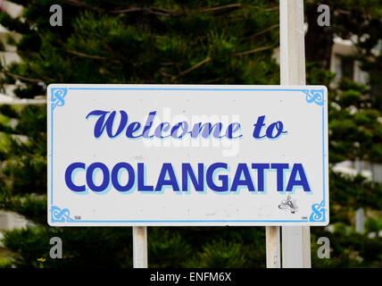 Panneau de bienvenue, sur la Gold Coast Coolangatta, Queensland, Australie du sud-est, vu de Bwejuu, NSW. Panneau de bienvenue de l'Australie. Banque D'Images