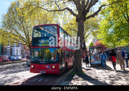 Bus numéro 176 au Danemark Hill London UK Banque D'Images