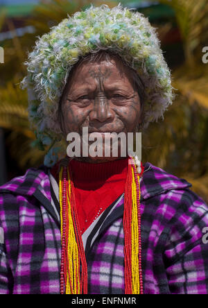 Femme de Chin tribal tribu Muun avec tatouage sur le visage, Myanmar, Mindat Banque D'Images