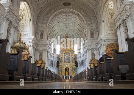 L'intérieur, autel Saint Michel, église des Jésuites, Munich, Haute-Bavière, Bavière, Allemagne Banque D'Images