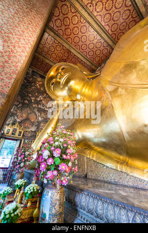 Bouddha couché, Wat Po, Bangkok, Thaïlande Banque D'Images
