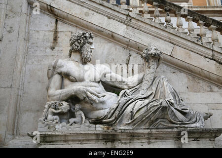 L'Italie. Rome. Le Capitole. Statue de Tiberinus. Génie du Tibre. Banque D'Images