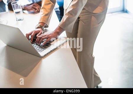 Portrait of businesswoman using laptop in office Banque D'Images