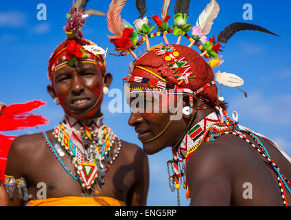 Portrait de vêtements traditionnels guerriers Rendille Headwears, Lac Turkana, Kenya, Loiyangalani Banque D'Images