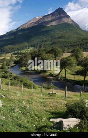 Paysage rural fleuve Lapataia Tierra del Fuego Argentine Banque D'Images