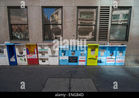 Liste de journaux et magazines se distingue de la Petite France, le centre de Londres Banque D'Images