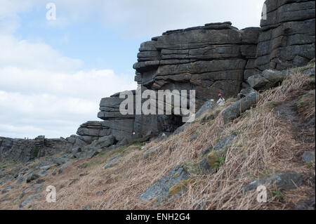 Stanage Edge l'activité d'escalade dans le Peak District près de Sheffield Banque D'Images