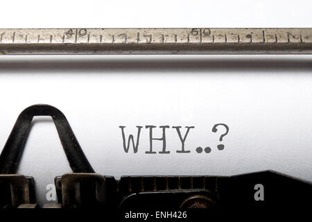 Pourquoi question imprimé sur une vieille machine à écrire Banque D'Images