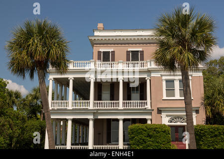 L'antebellum home à 17 East Battery dans la ville historique de Charleston, SC. Banque D'Images