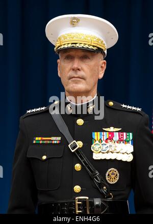 Le général du Corps des Marines américain Joseph F. Dunford, cérémonie Jr. au Pentagone le 5 novembre, 2014 à Arlington, en Virginie. Le président Obama a annoncé le 5 mai 2015 que Dunford deviendra le nouveau chef de l'état-major interarmées. Banque D'Images