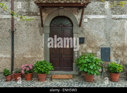 Porte avant de résidence à Bolsena, Italie Banque D'Images