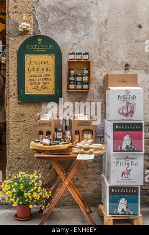 Marché italien, Ghiottornia, à Pitigliano, Province de Grosseto, Toscane, Italie Banque D'Images