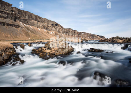 22 mars 2015 - Islande - paysage de falaises et roaring rapids dans un ruisseau le long de la Rocade (Route 1 KirkjubÃ¦jarklaustur entre) et en Islande Skaftafell (crédit Image : © Daniel DeSlover/Zuma sur le fil) Banque D'Images