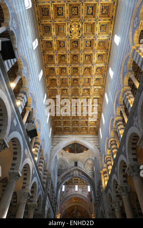 Le plafond à caissons dans la cathédrale de Pise, Pise, Toscane, Italie Banque D'Images