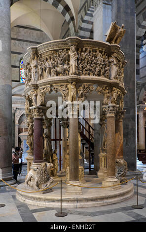 En chaire de Giovanni Pisano, dans la cathédrale de Pise, Pise, Toscane, Italie Banque D'Images