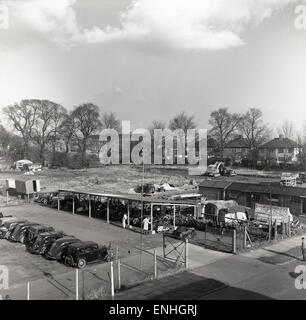 Historique, 1950, chantier, parcelle de terrain en cours de préparation et de niveau pour de nouveaux logements. Banque D'Images