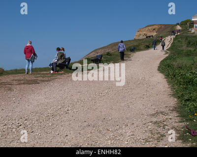 South West Coast Path up sur les falaises de West Bay, en direction de Lyme Regis, dans le Dorset, UK Banque D'Images