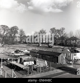 Historique, 1950, chantier, une parcelle de terrain en cours de préparation et de niveau pour de nouveaux logements. Banque D'Images