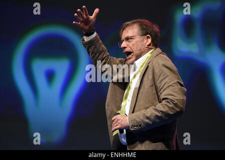 Berlin, Allemagne. 06 mai, 2015. Mathématicien Gunter Dueck parle au cours de la Re:publica Internet conference à Berlin, Allemagne, 06 mai 2015. Les médias congrès a lieu du 05 au 07 mai 2015. PHOTO : BRITTA PEDERSEN/dpa/Alamy Live News Banque D'Images