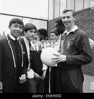 Bob Wilson, 21 gardien amateur qui va faire ses débuts pour Nottingham Forest contre Arsenal à Highbury, demain 25 octobre 1963 photo riday. Bob est un professeur à l'école, Rutherford Penfold Street, NW1. Avec certains anciens cinquième Banque D'Images