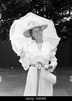 Heidi Marie Ellis, épouse de Doug Ellis, président d'Aston Villa Football Club, photo de Royal Ascot. Juin 1972. Banque D'Images