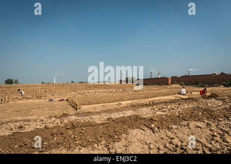 Brick Works dans l'Uttar Pradesh, Inde Banque D'Images
