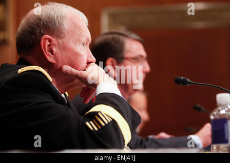 Washington, D.C., USA. 6 mai, 2015. Président du Comité des chefs d'état-major général MARTIN DEMPSEY témoigne devant le Sous-comité du Sénat sur les crédits du ministère de la Défense Projet de budget pour 2016 © James Berglie/ZUMA/Alamy Fil Live News Banque D'Images