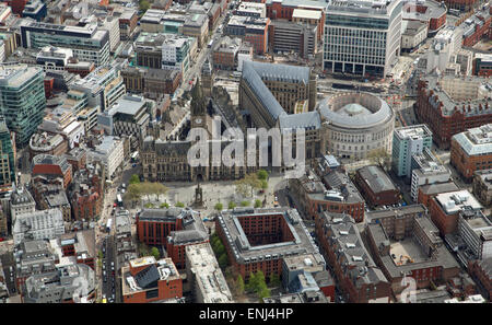 Vue aérienne de l'Hôtel de ville de Manchester et le centre ville, ROYAUME UNI Banque D'Images